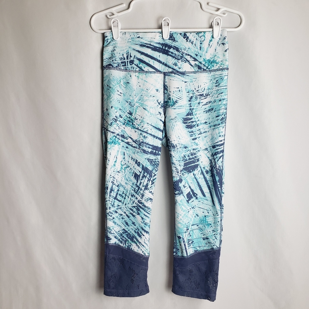FILA SPORT High Rise Palm Print Capris Lace Edge Medium